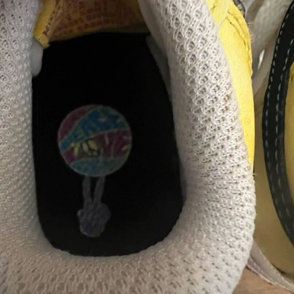 Nike Kids Yellow smiley face AF1 kids Sneakers. Size 6c